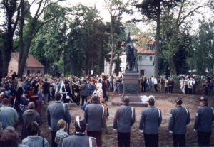 Enthüllung des Denkmals am 14.05.1999